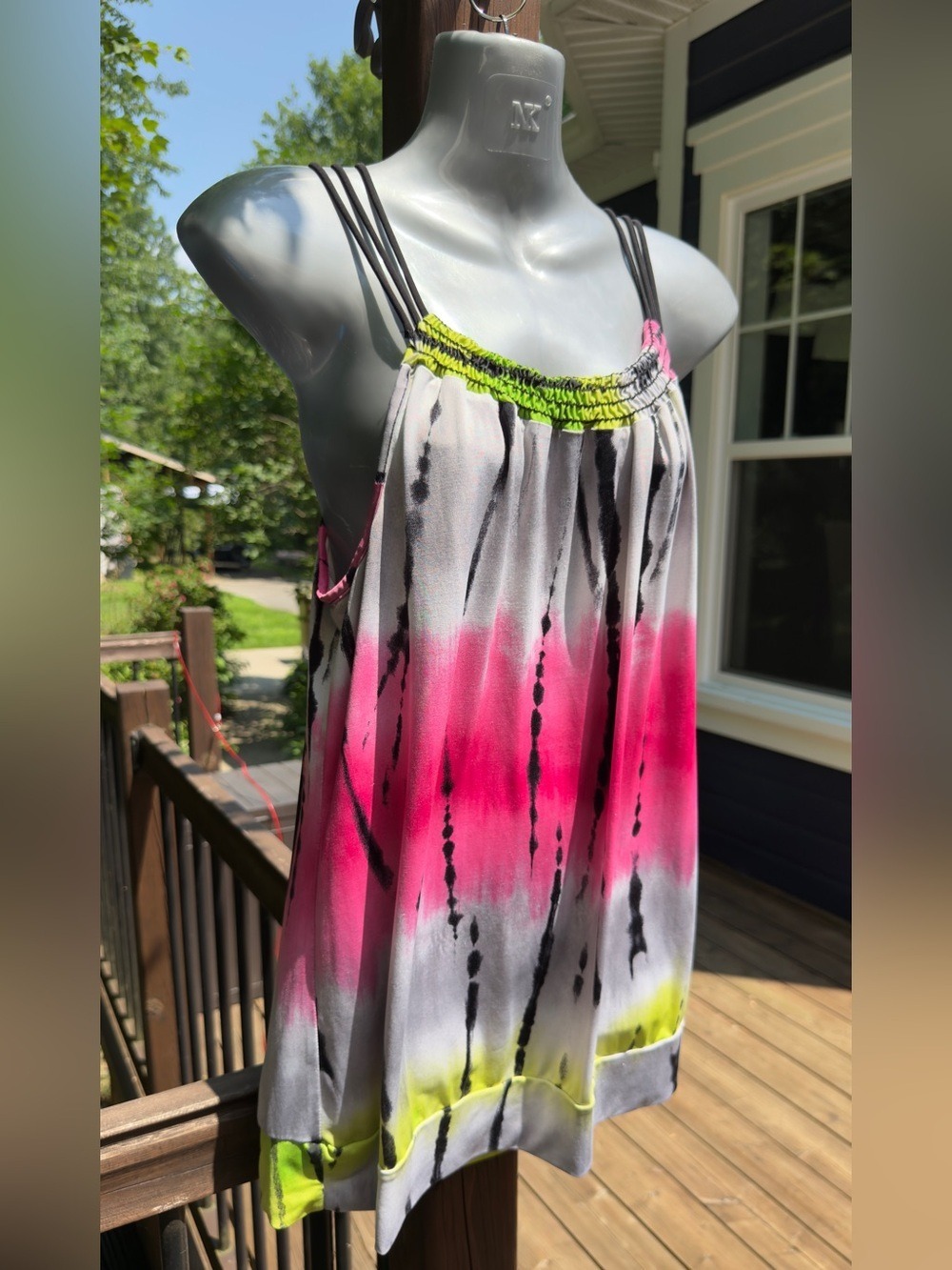 •3👚/ 25$ -Suzy Shier Pink, Gray & Lime Tie-Dye Spaghetti Strap Tank | Large - Picture 3 of 7